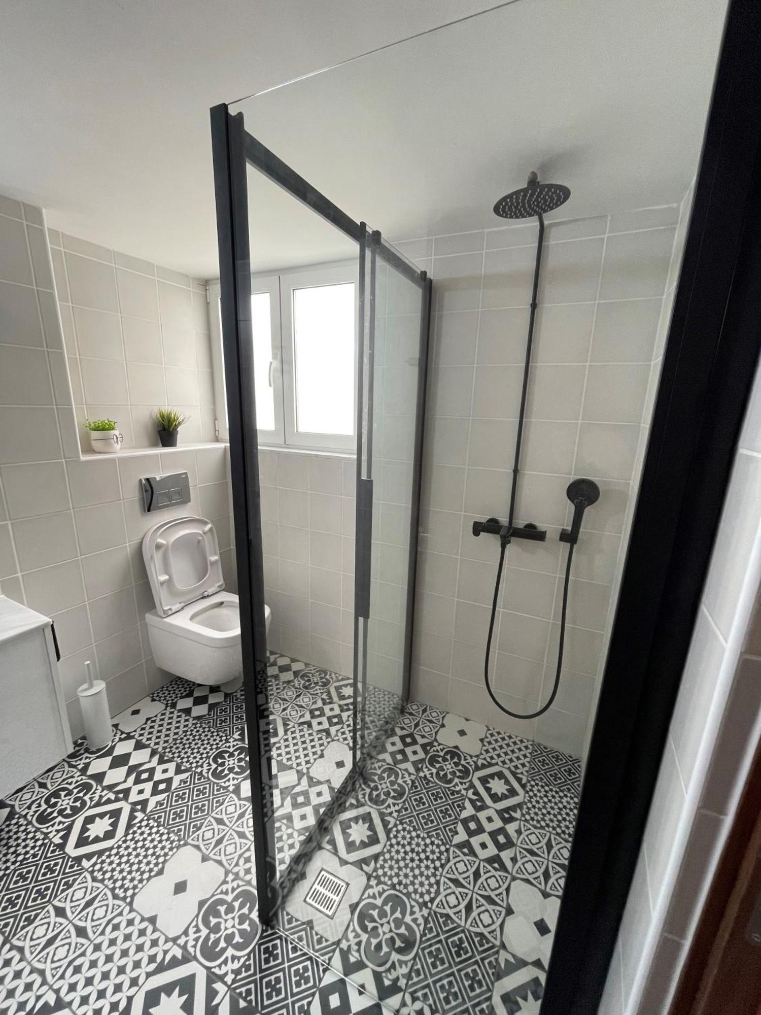 2 Bedroom Apt In Ermou 4 Minute Walk Beach Larnaka Exterior foto
